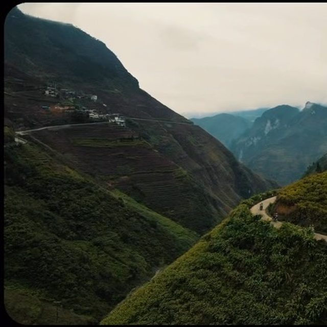 Why ruin your experience by busy roads, chaotic viewpoints and crowded waterfalls? Join us on a True North trip to tr…